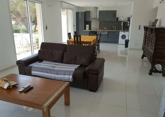 Vue Montagnes Et Citadelle Casa Di A Murza كالفي