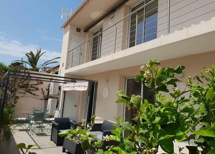 Vue Montagnes Et Citadelle Casa Di A Murza كالفي